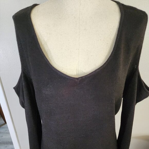 ROZ & ALI COLD SHOULDER TOP - Picture 3 of 5
